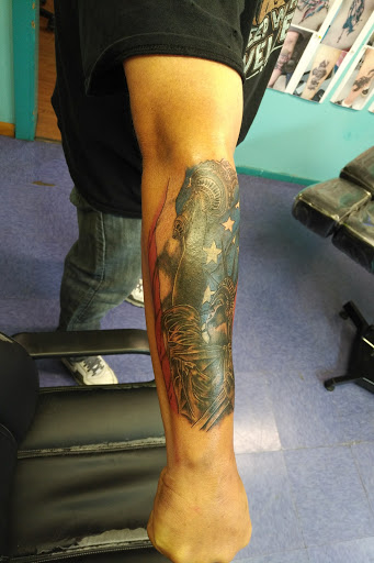 Find finger tattoo ideas for men for your next unique tattoo in Lima at White Wizard Tattoo & Body Piercing