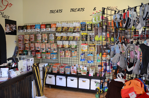 Pet Supply Store «Bentley’s Pet Stuff - Oswego», reviews and photos, 100 Main St, Oswego, IL 60543, USA