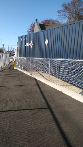 Auto Body Shop «Auto Parts Outlet - Bridgeport», reviews and photos, 160 Holland Ave, Bridgeport, CT 06605, USA