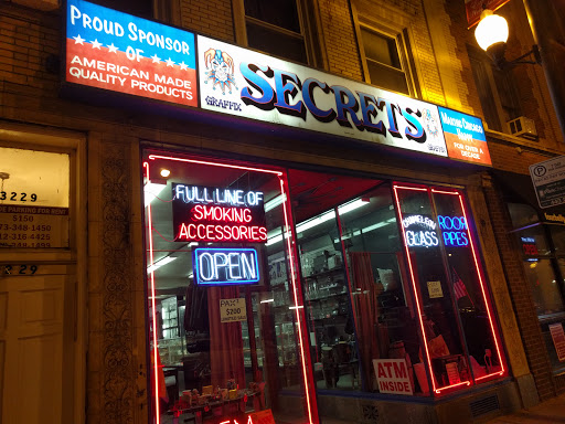 Secrets Smoke Shop, 3229 N Clark St, Chicago, IL 60657, USA, 
