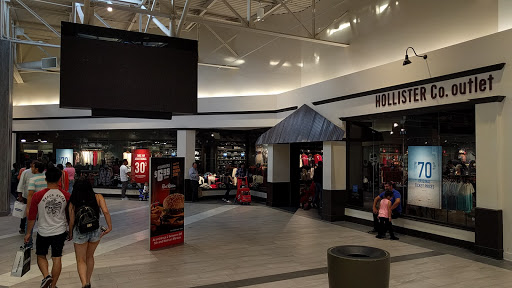 Clothing Store «Hollister Co. Outlet», reviews and photos, 554 Great Mall Dr, Milpitas, CA 95035, USA