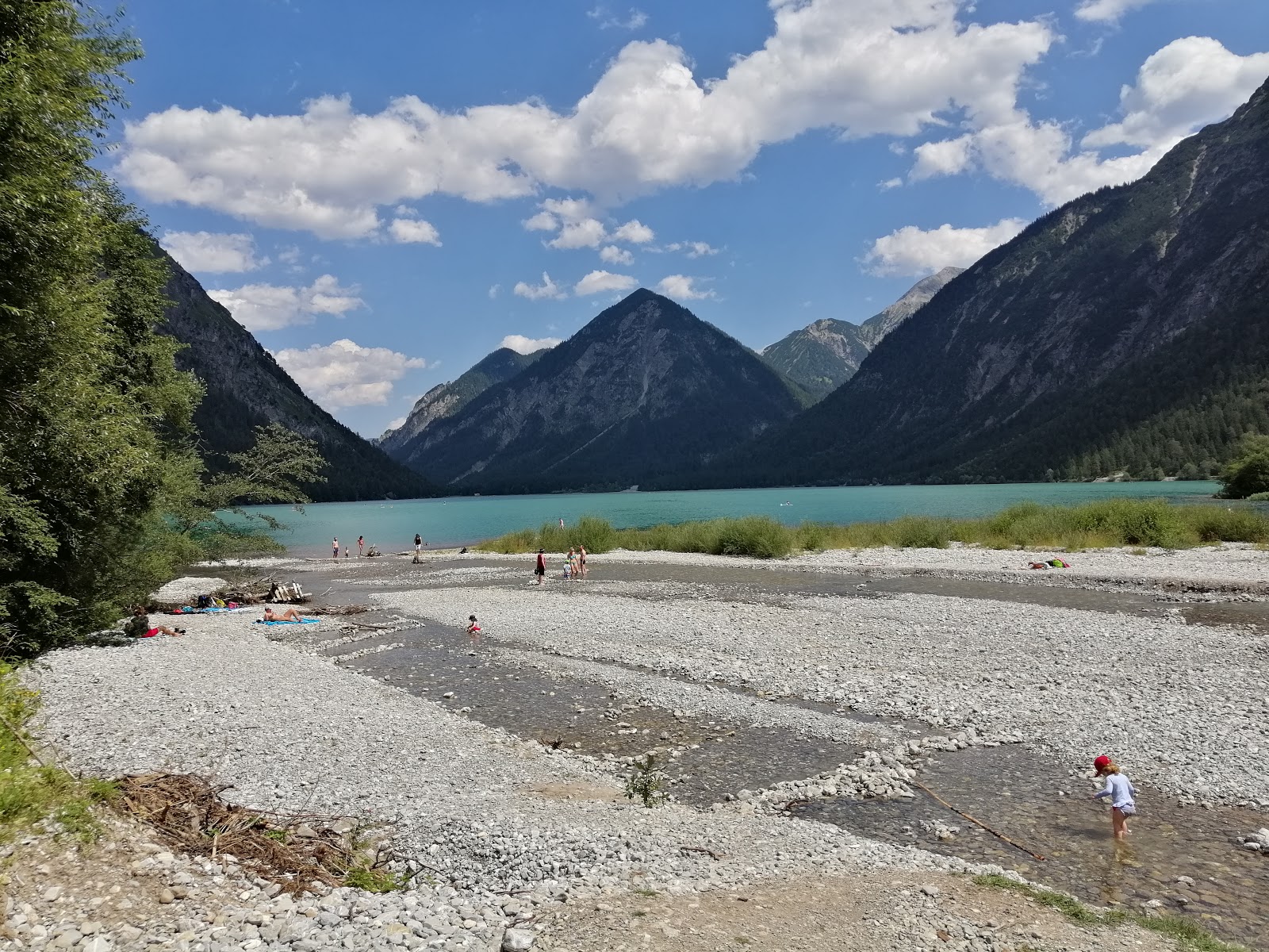 Foto di Flussmundung Heiterwanger See con una costa spaziosa