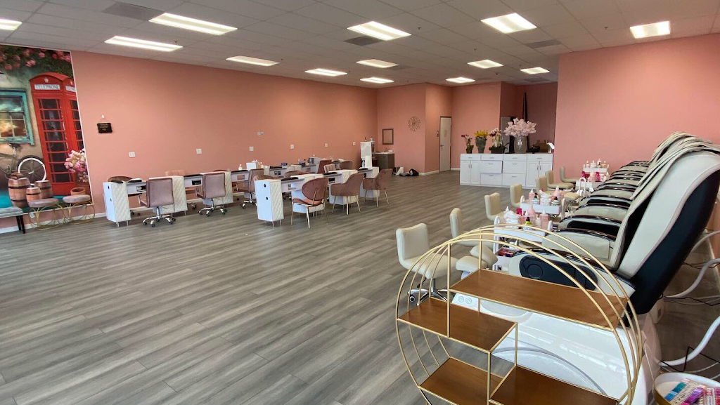 Tiara Salon 94928