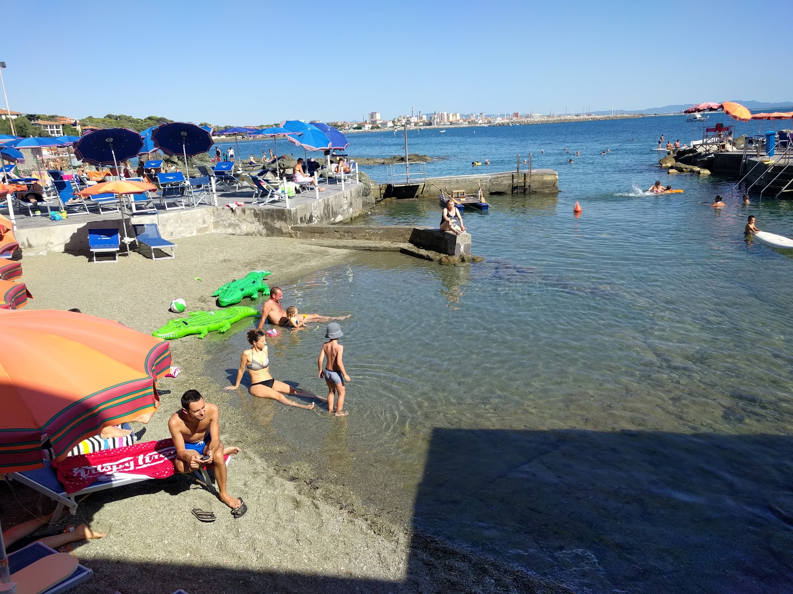 Fotografie cu Spiaggetta del "ginecologo" zonă de stațiune de pe plajă