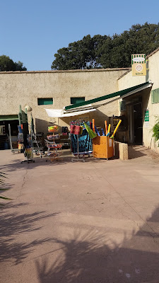 kleiner Shop für Campinggäste à Sartène