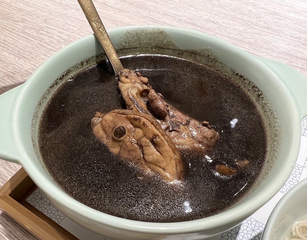 龍涎居好湯-高雄美術館店 的照片