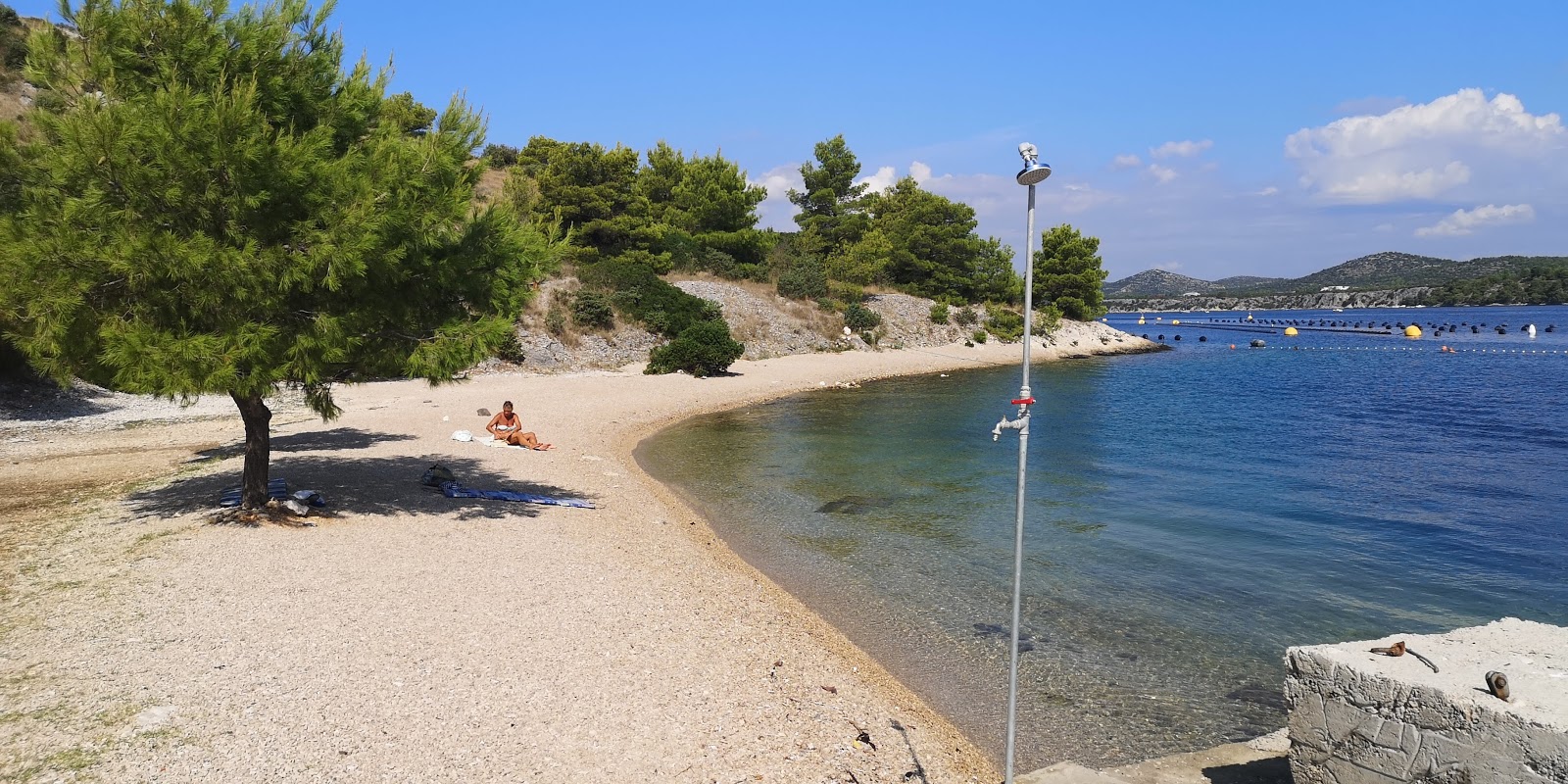 Photo de Martinska beach zone des équipements