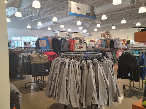 Clothing Store «The North Face Outlet», reviews and photos, 1155 Buck Creek Rd, Simpsonville, KY 40067, USA