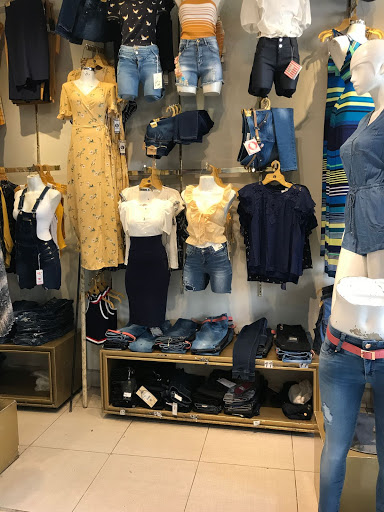 La Güera Jeans & Moda / Belisario