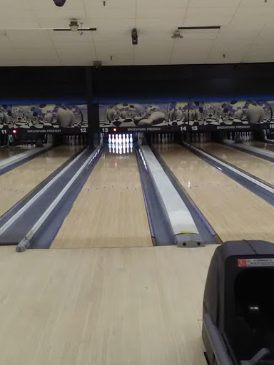 Bowling Alley «Freeway Lanes of Parma», reviews and photos, 12859 Brookpark Rd, Cleveland, OH 44130, USA