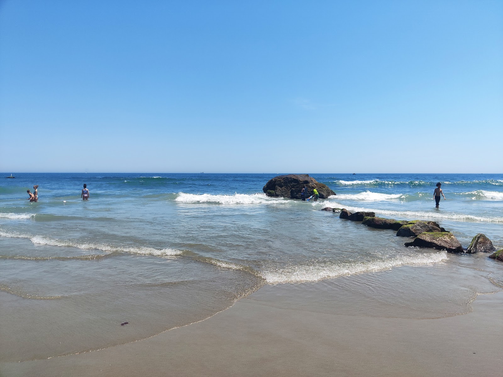 Photo of Scarborough Beach - popular place among relax connoisseurs