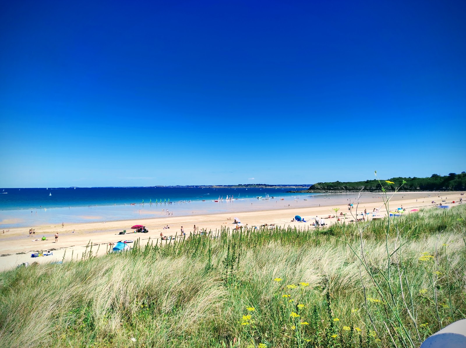 Foto von Grande Plage mit beiger sand Oberfläche