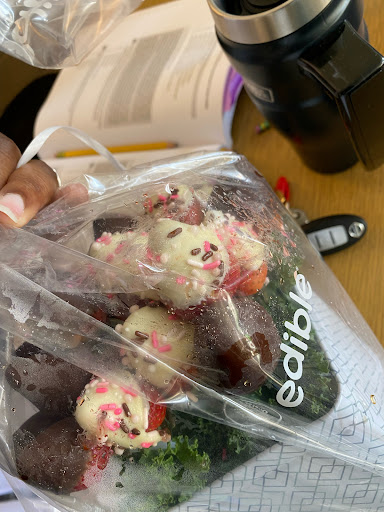 Gift Shop «Edible Arrangements», reviews and photos, 2101 N Decatur Rd, Decatur, GA 30033, USA