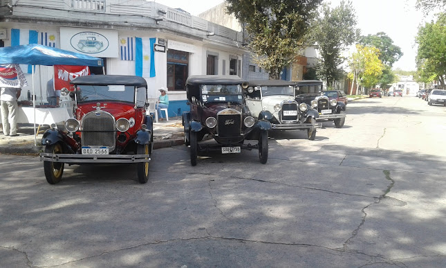 Opiniones de Club Ford A Del Uruguay en Las Piedras - Museo