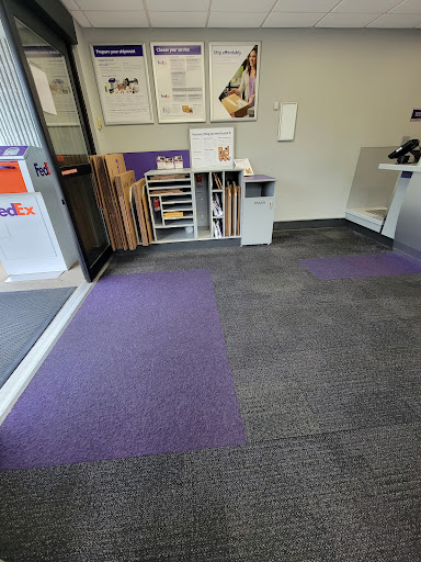 Shipping and Mailing Service «FedEx Ship Center», reviews and photos, 2298 Armory Dr, Murfreesboro, TN 37129, USA