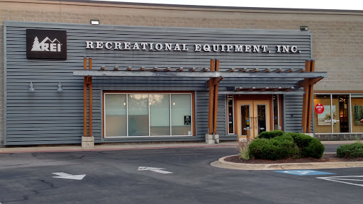 Camping Store «REI», reviews and photos, 17W160 W 22nd St, Oakbrook Terrace, IL 60181, USA