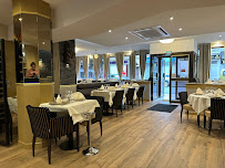 Atmosphère du Restaurant indien Shivam Lounge I Issy-les-Moulineaux, Meudon, Sèvres, Paris, Boulogne-Billancourt - n°3
