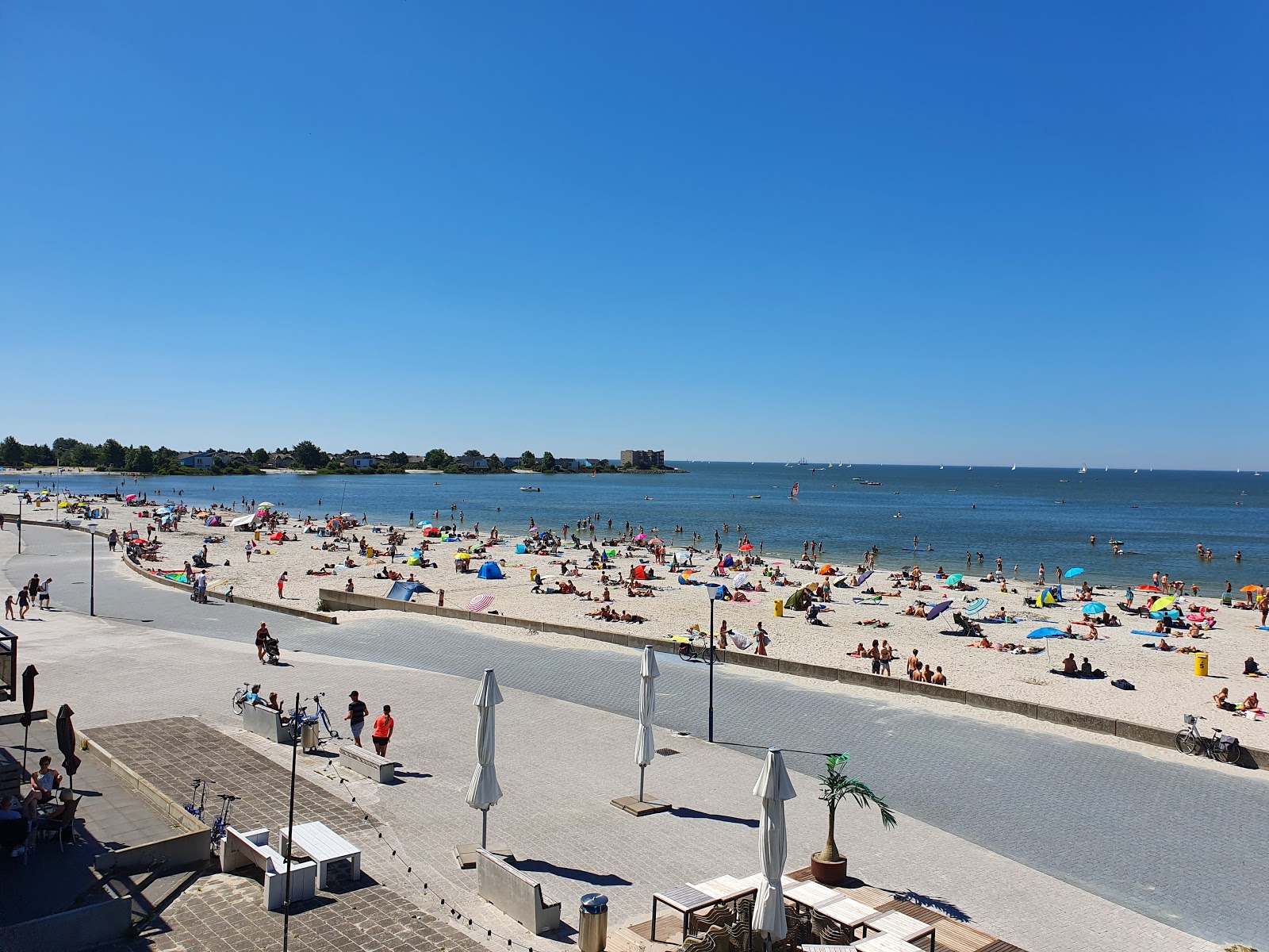 Photo of Makkum strand with bright sand surface