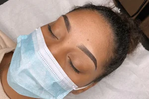 Sourcils Ombre brows & Cils Yumi lashes - Formations maquillage semi-permanent - Vanessa Manyi image