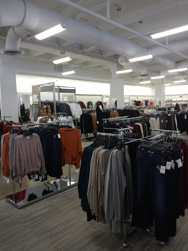 Department Store «Nordstrom Rack Lincoln Park», reviews and photos, 1551 N Sheffield Ave, Chicago, IL 60642, USA