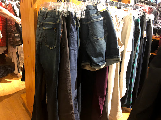 Clothing Store «Eddie Bauer Outlet», reviews and photos, 18501 Outlet Blvd #300, Chesterfield, MO 63005, USA