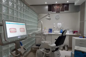 Arte Odontologia - Consultório Odontologico - Invisalign image