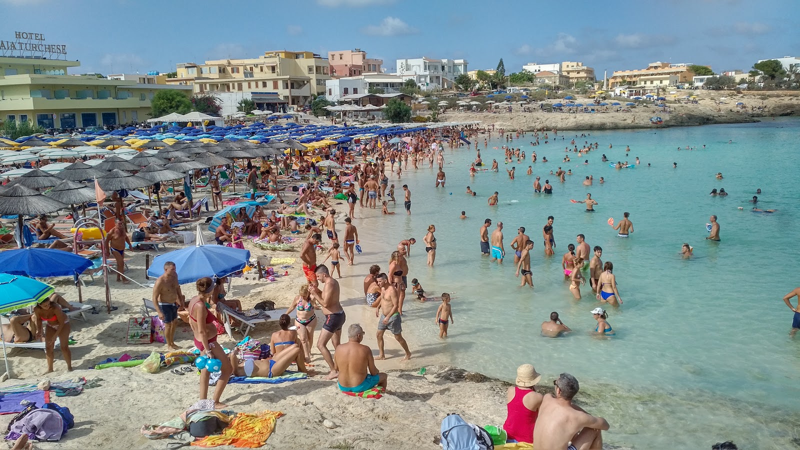 Valokuva Spiaggia della Guitgiaista. pinnalla turkoosi puhdas vesi:n kanssa