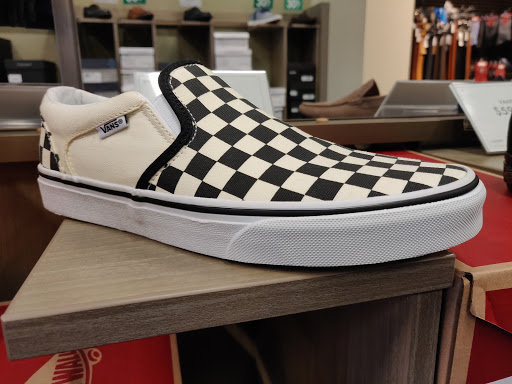 Shoe Store «DSW Designer Shoe Warehouse», reviews and photos, 4401 Lyons Rd, Coconut Creek, FL 33073, USA