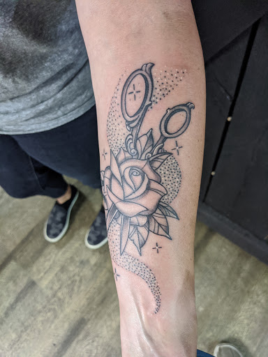 Tattoo Shop «Up In Arms Tattoos and Piercings», reviews and photos, 539 Carnot Rd, Moon, PA 15108, USA