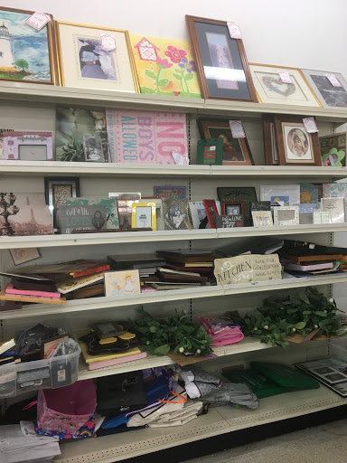 Thrift Store «Value World», reviews and photos, 11900 Detroit Ave, Lakewood, OH 44107, USA
