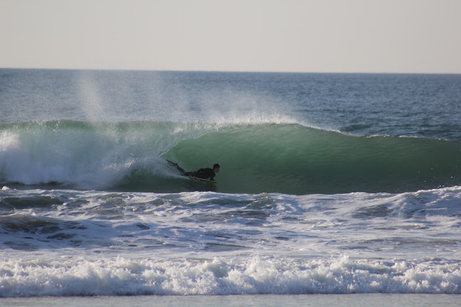 Linha de Onda - Surfing School - Porto