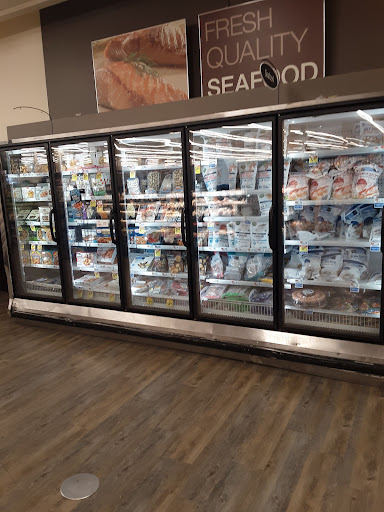 Shopping Mall «Aquidneck Shopping Centre», reviews and photos, 77 E Main Rd, Middletown, RI 02842, USA