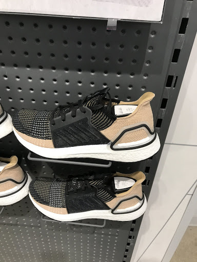 Shoe Store «Finish Line», reviews and photos, 15900 La Cantera Pkwy, San Antonio, TX 78256, USA