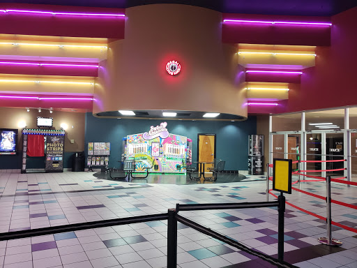 Movie Theater «Regal Cinemas Magnolia Place 16», reviews and photos, 9645 Westview Dr, Coral Springs, FL 33076, USA