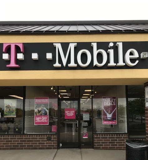 Cell Phone Store «T-Mobile», reviews and photos, 62 Biesterfield Rd, Elk Grove Village, IL 60007, USA