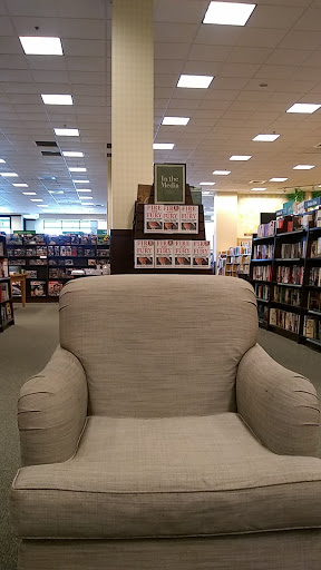 Book Store «Barnes & Noble Booksellers South Corona», reviews and photos, 2470 Tuscany St #101, Corona, CA 92881, USA