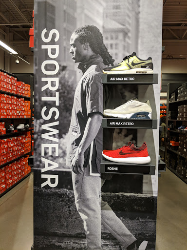 Clothing Store «Nike Factory Store», reviews and photos, 3905 Eagan Outlets Pkwy #200, Eagan, MN 55122, USA