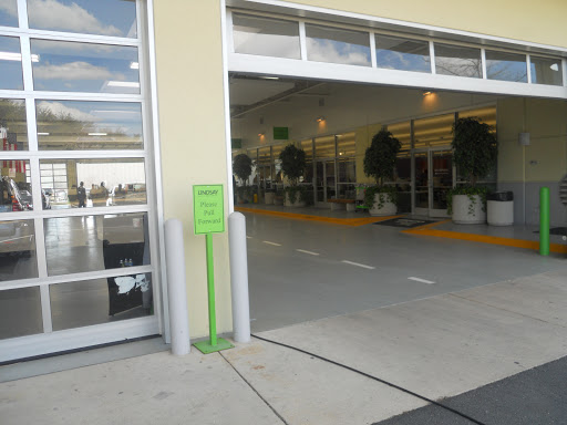 Auto Body Shop «Lindsay Collision Center», reviews and photos, 5555 Industrial Dr, Springfield, VA 22151, USA