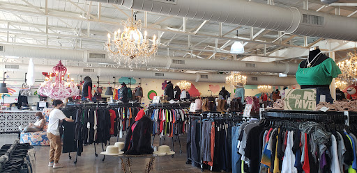 Used Clothing Store «Buffalo Exchange Austin», reviews and photos, 2904 Guadalupe St, Austin, TX 78705, USA