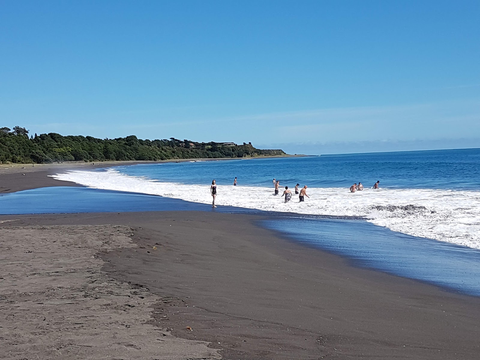 Oakura Beach的照片 带有灰沙表面