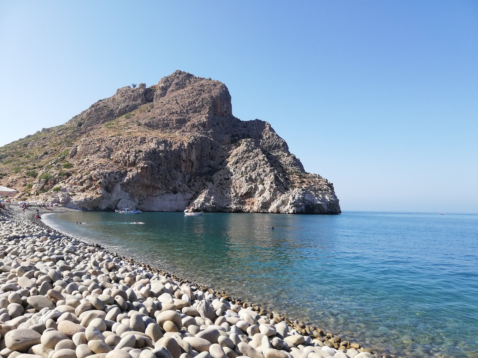 Foto di Marsdar beach II con una superficie del ciottolo leggero