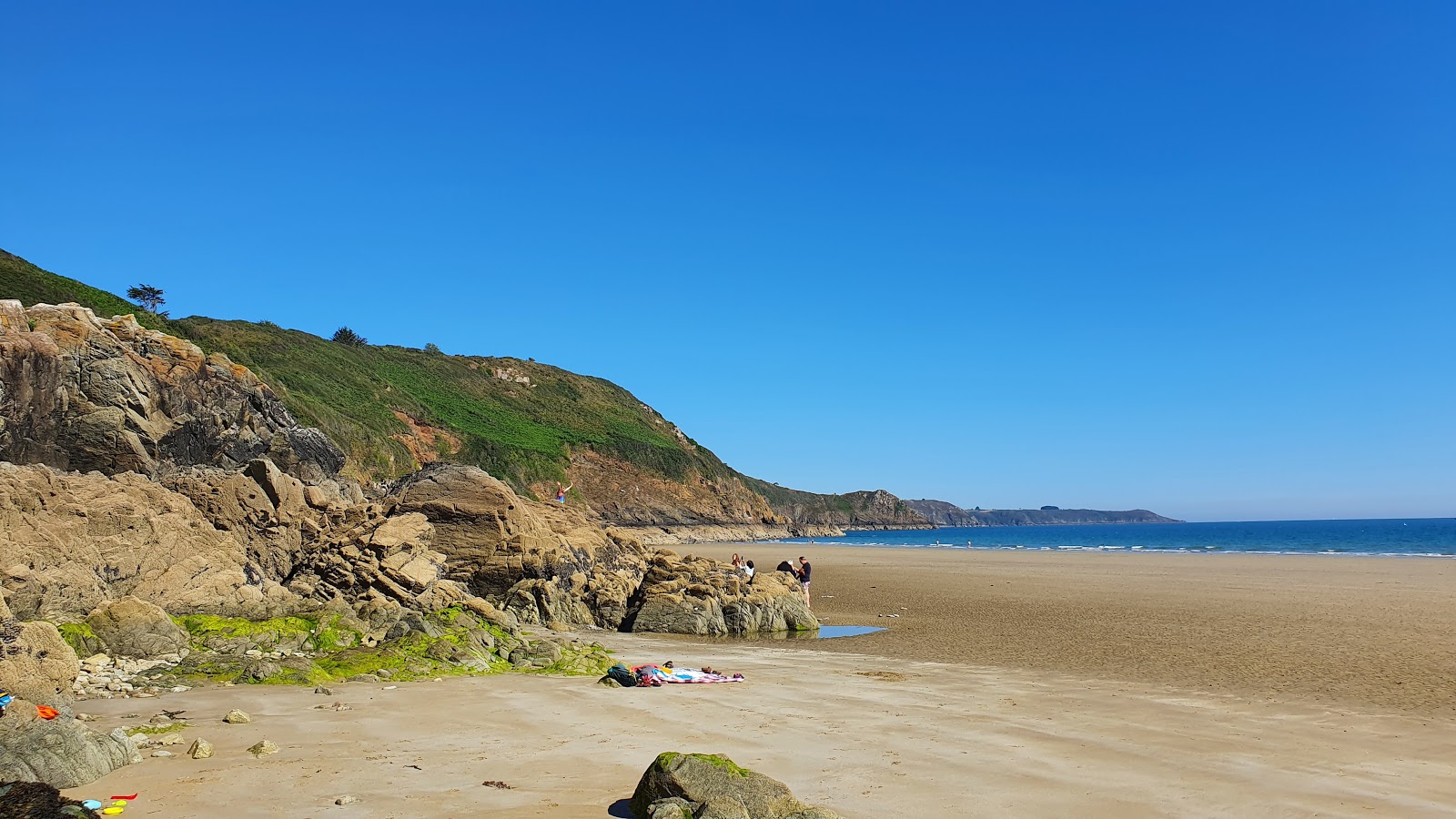 Foto de Praia Bonaparte e o assentamento