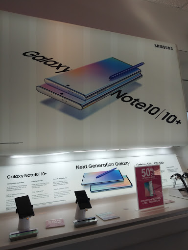 Cell Phone Store «T-Mobile», reviews and photos, 12435 Limonite Ave Suite 550, Mira Loma, CA 91752, USA