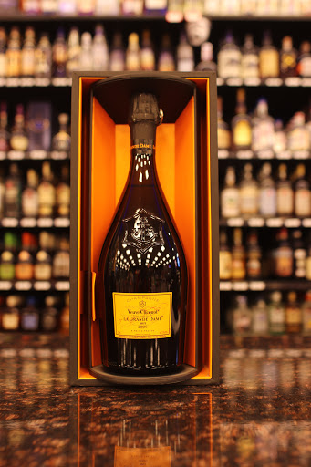 Liquor Store «FERNANDEZ SQUARE LIQUORS», reviews and photos, 342 Broad St, Providence, RI 02907, USA