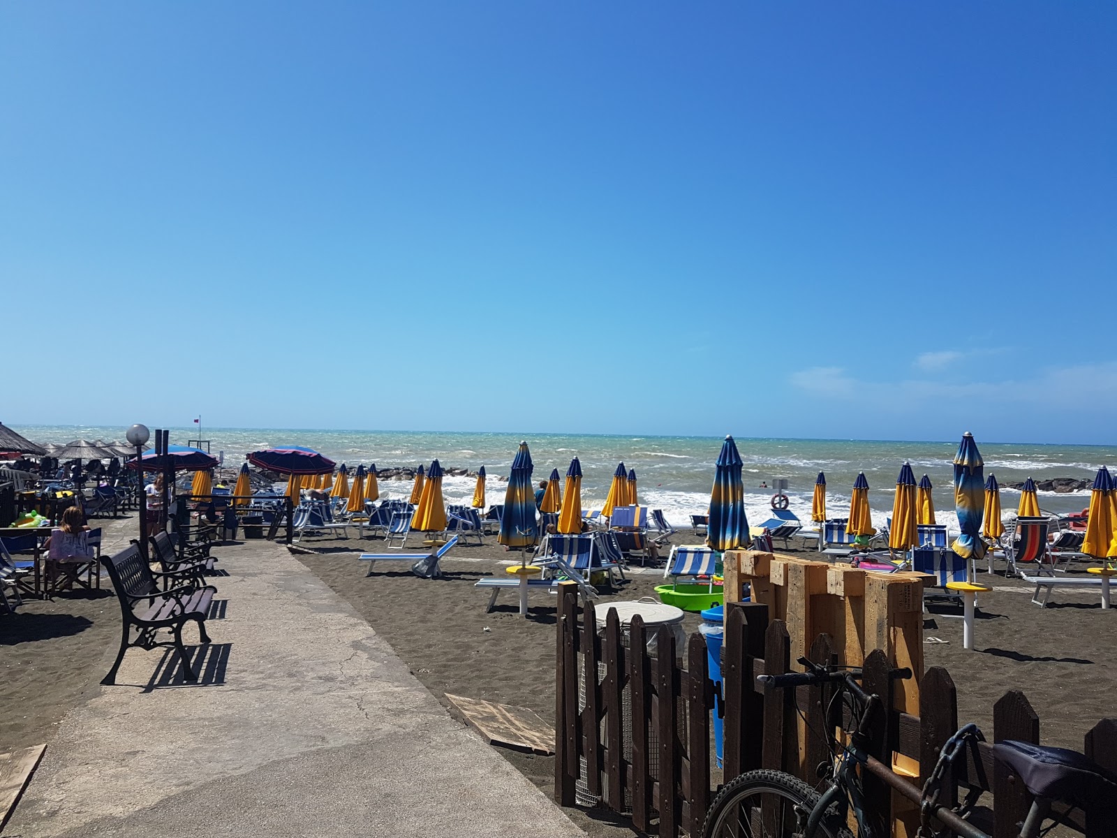 Spiaggia Marco Polo, Ladispoli的照片 - 受到放松专家欢迎的热门地点