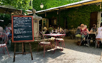 Atmosphère du Restaurant L'Auberge du Bois à Niozelles - n°2