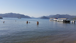 Marmaris Plajı II'in fotoğrafı uçurumlarla desteklenmiş