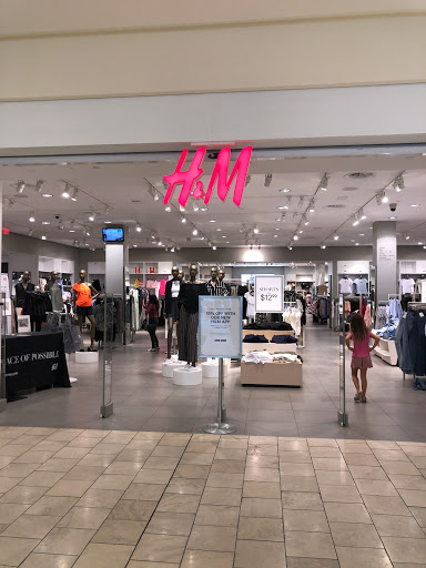 Clothing Store «H&M», reviews and photos, 397 E Sailer Dr, San Mateo, CA 94403, USA
