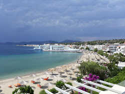 Foto von Nea Stira beach und die siedlung