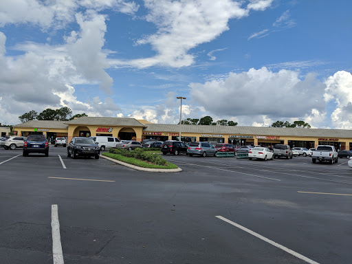 Shopping Mall «Lake Village Shopping MallKitchengaets», reviews and photos, 10601 US-441, Leesburg, FL 34788, USA